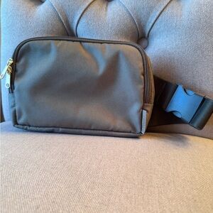 Canvelle Oversized Belt Bag - Olive